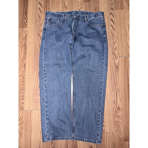 Levis 505 Jeans Mens 40 x 30 Straight Leg Regular Fit Medium Wash Denim - Picture 2 of 4